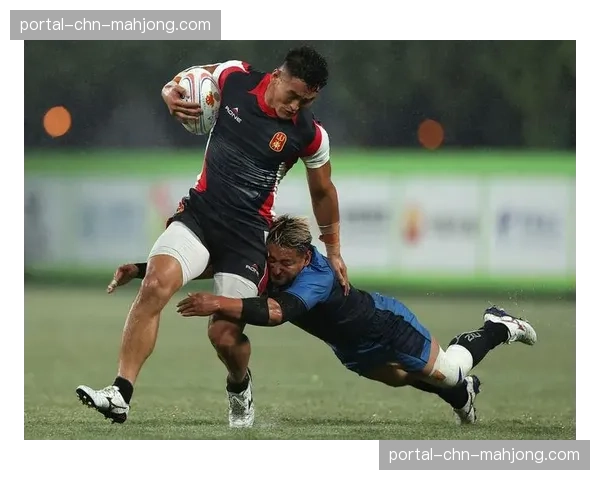 超级橄榄球联赛实时：红队前锋因高危扑搂被直接红牌罚下