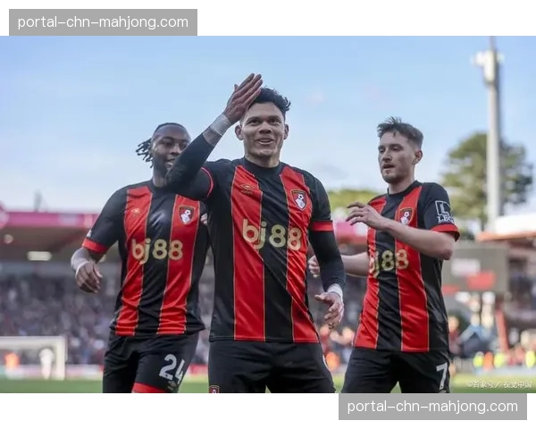 阿斯顿维拉主场3-0完胜伯恩茅斯,积分追平第四名热刺 阿斯顿维拉主场3-0完胜伯恩茅斯,积分追平第四名热刺